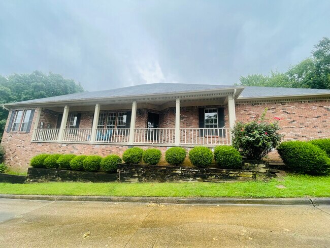 Building Photo - 1323 Gleneagles Ln