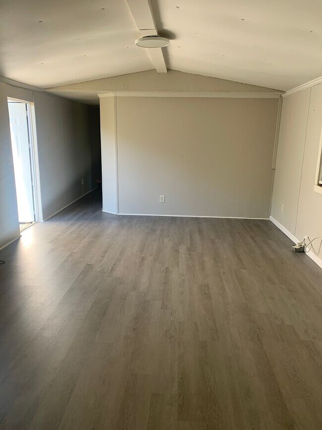 Foto del edificio - Available Now! $800 a month. No Pets. Call 803-537-0185