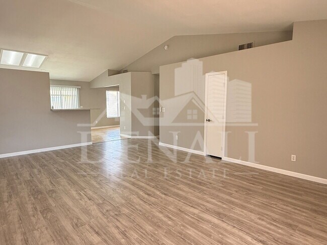 Building Photo - 490 E Bart Dr
