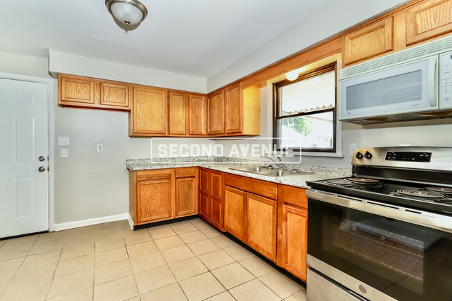 Building Photo - 7215 Earl Dr