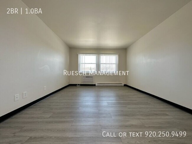 Building Photo - Beautifully Renovated 2 Bedroom 1 Bath Upp...