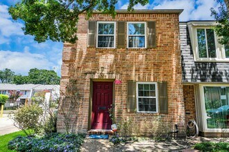 Building Photo - 6334 Chevy Chase Dr
