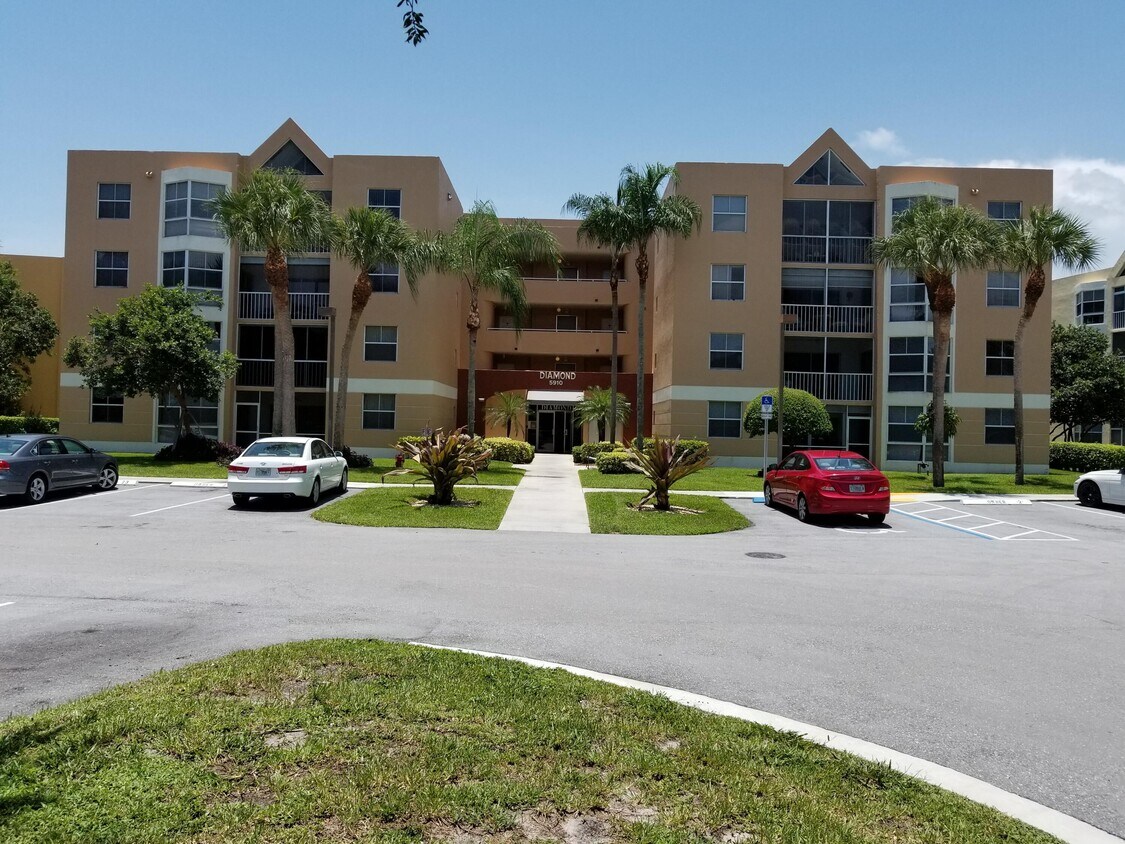 5910 Morningstar Cir Unit 202, Delray Beach, FL 33484 Condo for Rent