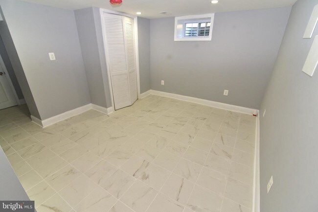 Building Photo - 5401 Pembroke Ave