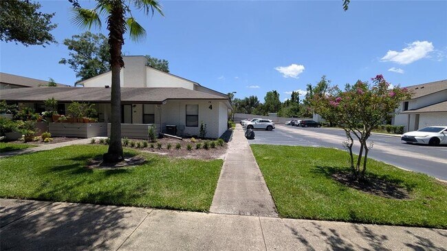 Foto del edificio - 2882 Plaza Terrace Dr