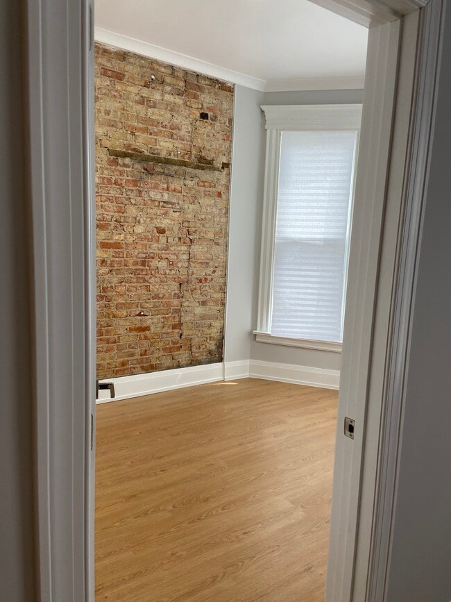 Building Photo - 3262 W Fulton Blvd