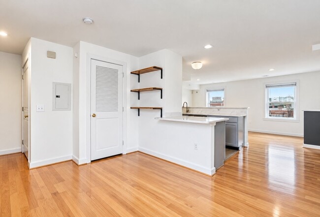 Building Photo - 921 Lombard St