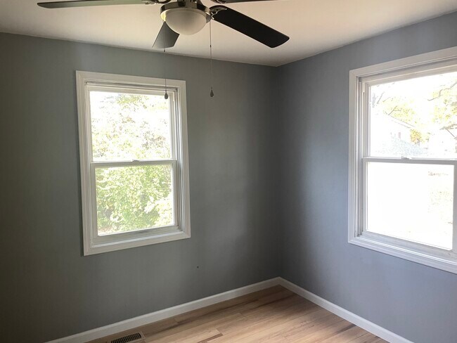 Bedroom - 306 E Fischer St