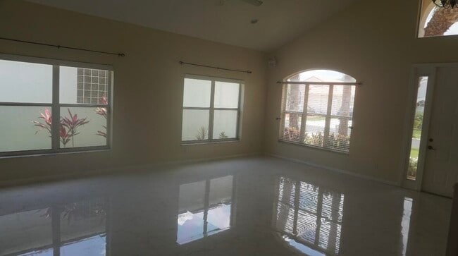 Building Photo - 10787 Fillmore Dr