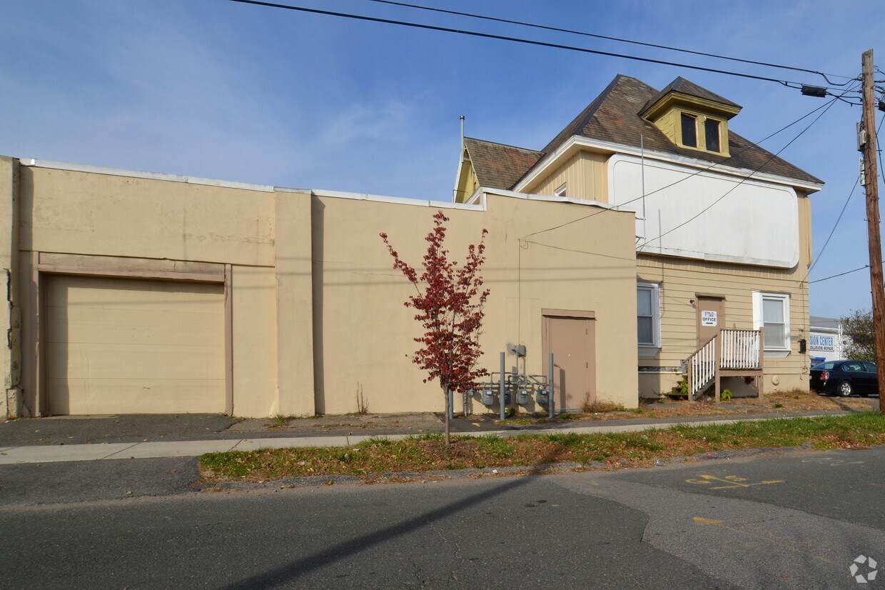 1620 Sumner Ave, Springfield, MA 01108 Apartments in Springfield, MA