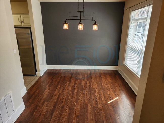 Building Photo - *Coming Available in October* Pride of ownership shines in this convenient Midtown, 2 BR & 2.5 BA...