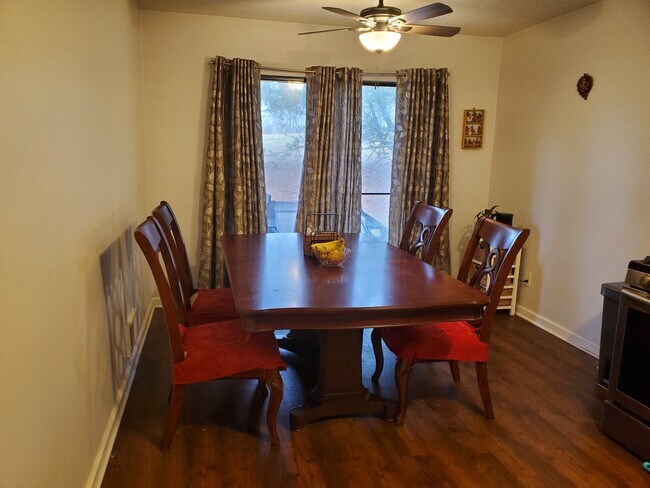 Foto del edificio - 2785 Bingham Dr