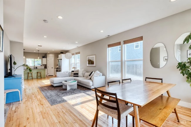 Building Photo - 1645 E 3rd St