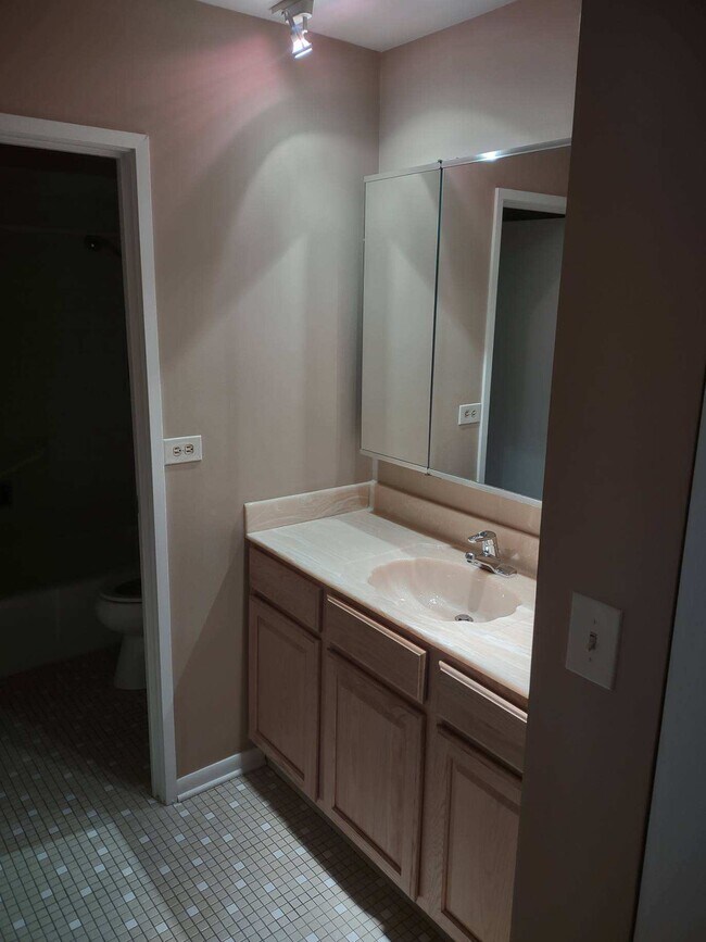 (1) Bathroom - 801 79th St