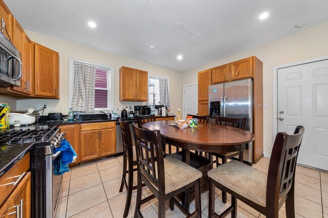 Building Photo - Fully renovated 5 bedroom unit on Mission Hill with a deck and shared backyard!