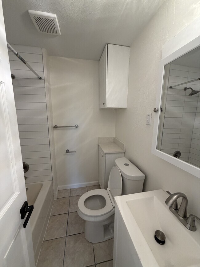 Foto del edificio - 4345 W 48th St