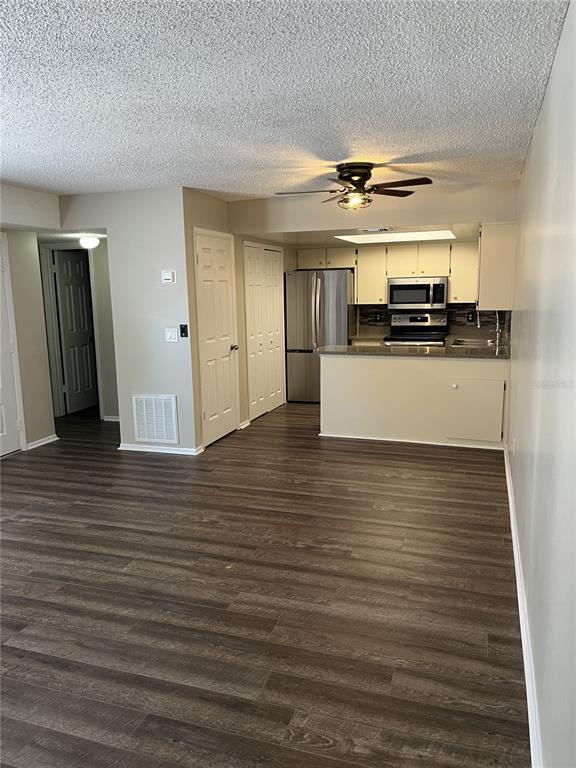 Foto del edificio - 143 Windtree Ln