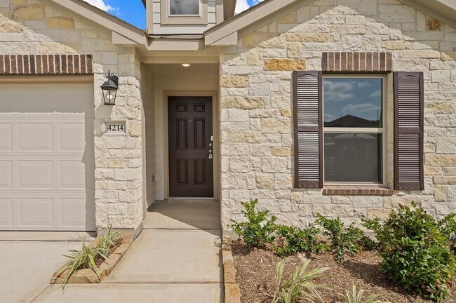 Building Photo - 4214 Tulip Oak Dr