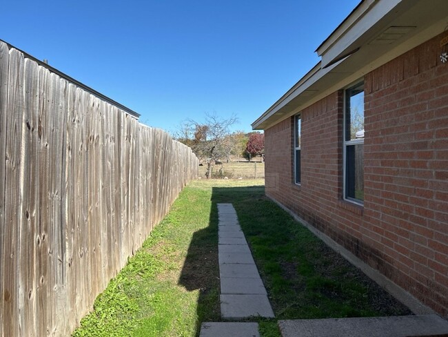 Building Photo - 1629 Yuma Trail