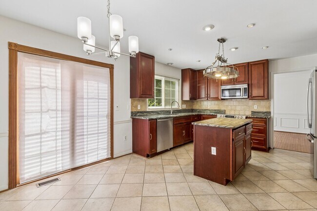 Foto del edificio - 820 Chatsworth Dr