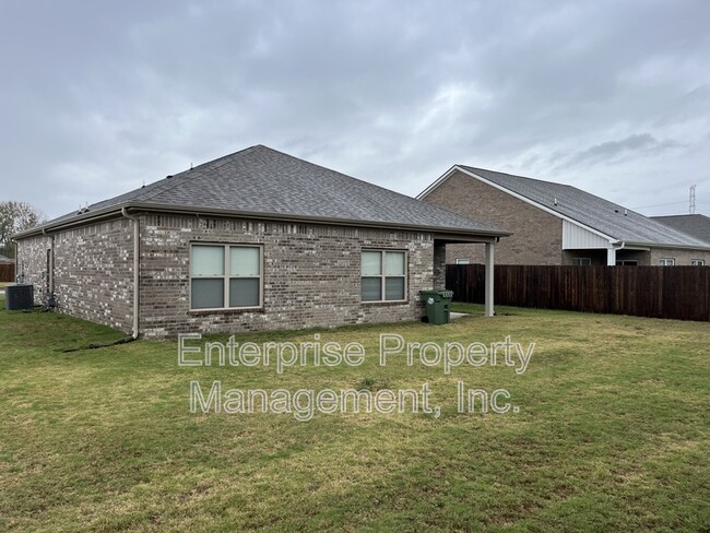 Building Photo - 7360 Barrett Oaks Dr