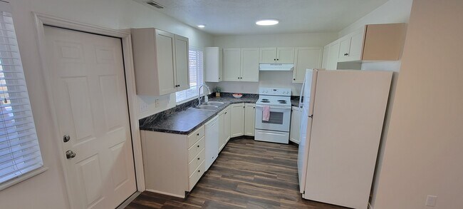 Building Photo - 545 W 600 N