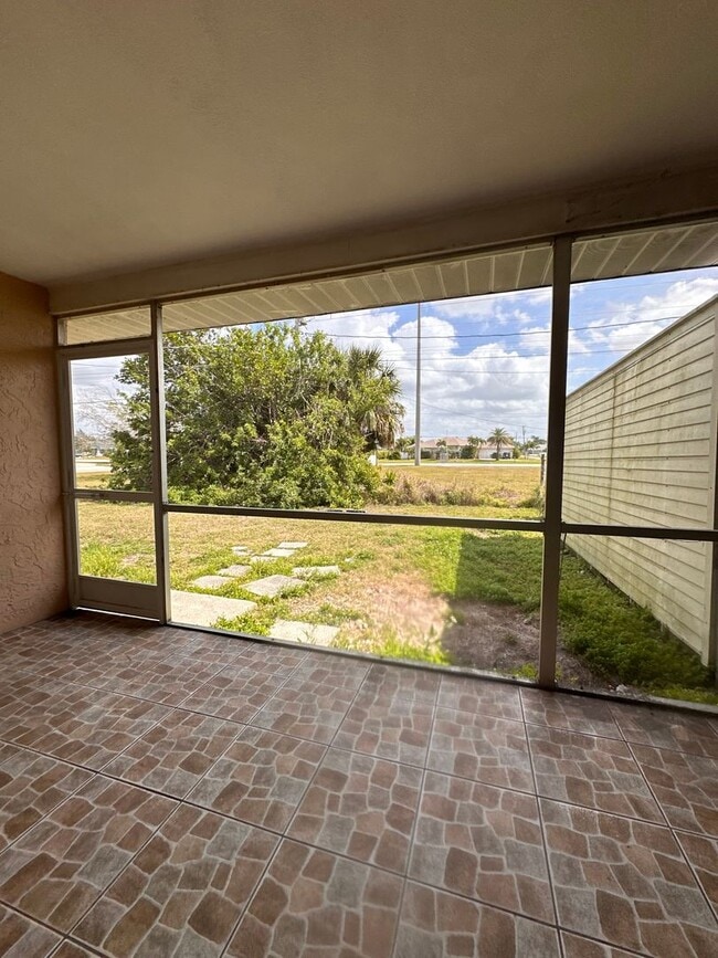 Foto del edificio - Charming 2-Bedroom, 2-Bathroom Duplex for Rent!