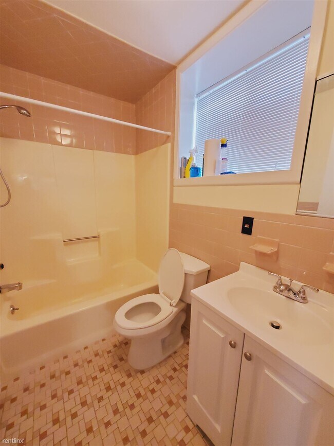 Building Photo - 1 br, 1 bath Condo - 32 Corbo Ter Apt 1