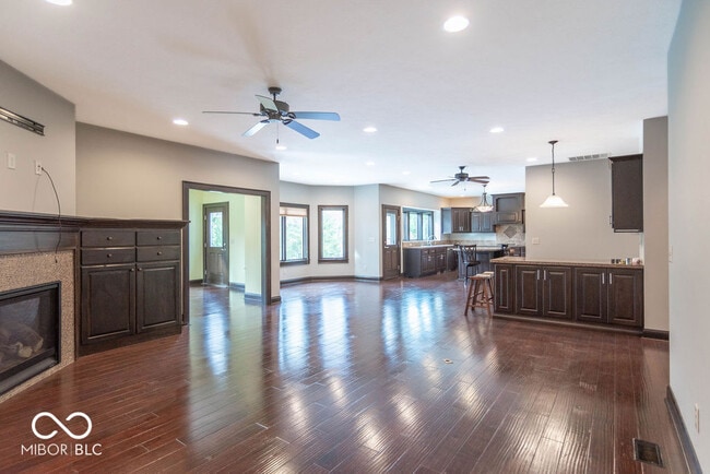 Foto del edificio - 3000 E County Rd 350 S