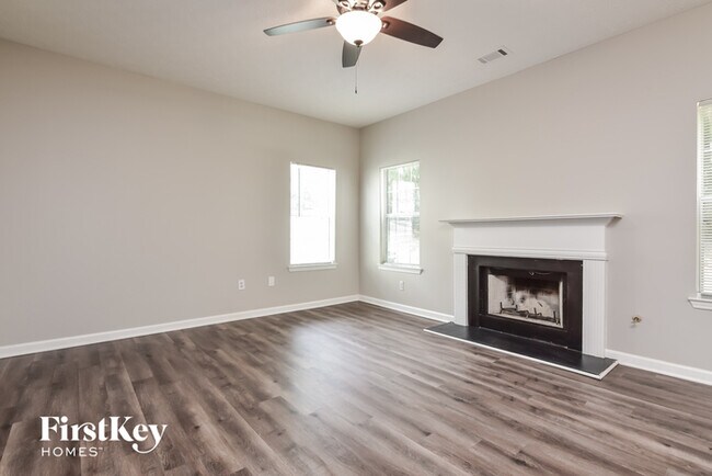 Building Photo - 2977 Jenkins Dr