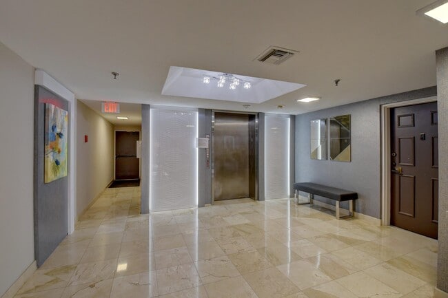 Foto del edificio - 7194 Promenade Dr