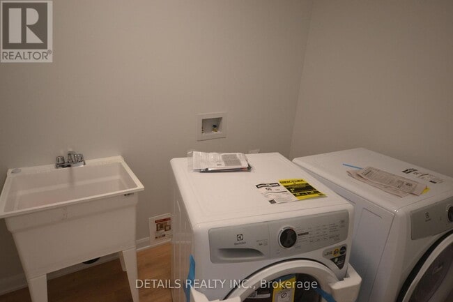 Building Photo - 763 Tadpole Cres