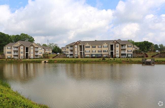 Community - Summer Lake Apartments