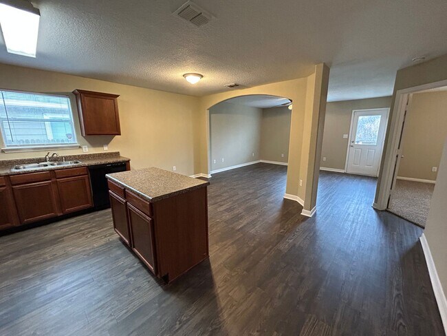 Foto del edificio - Beautiful 3 Bedroom / 2 Bath Home Near Lac...