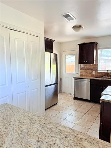 Foto del edificio - 3708 Van Ness Ln