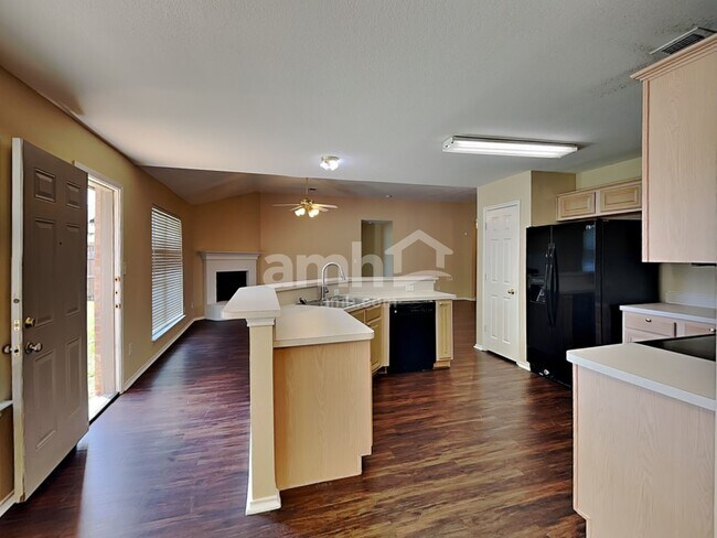 Foto del edificio - 521 Fossil Lake Ct