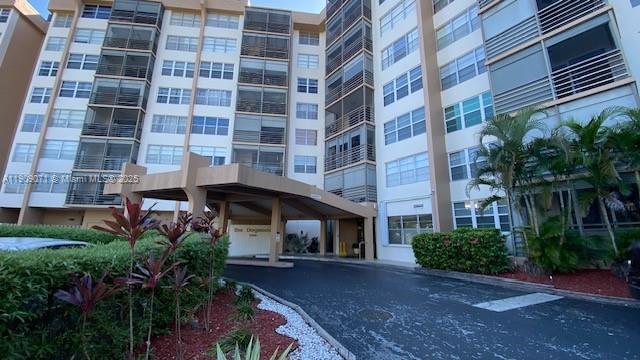 Foto del edificio - 1100 St Charles Pl