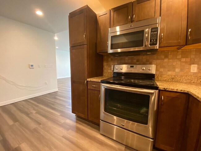 Foto del edificio - $2,575 | 1 Bedroom, 2 Bathroom Condo | Pet...