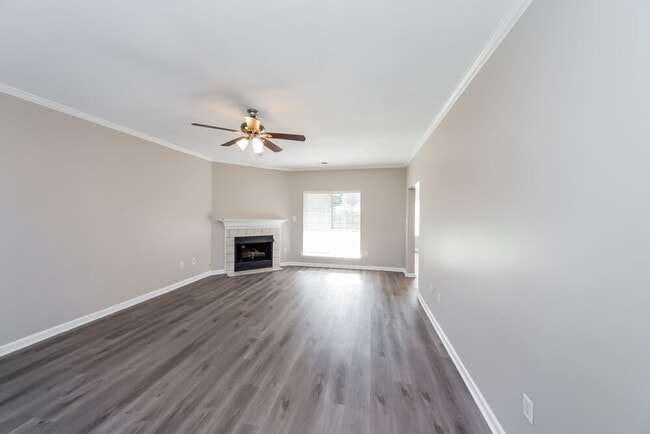 Foto del edificio - 7415 Creekside Dr