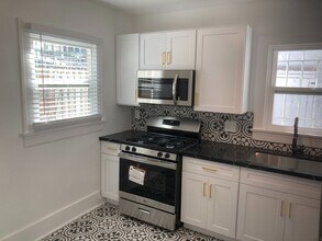 Interior Photo - 5139 Melrose Avenue