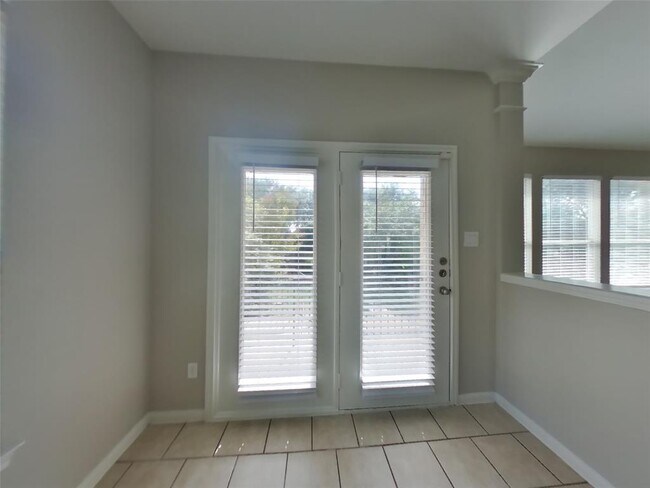 Building Photo - 405 Red Hawk Dr