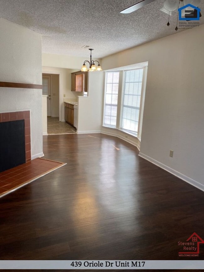 Building Photo - 439 Oriole Dr