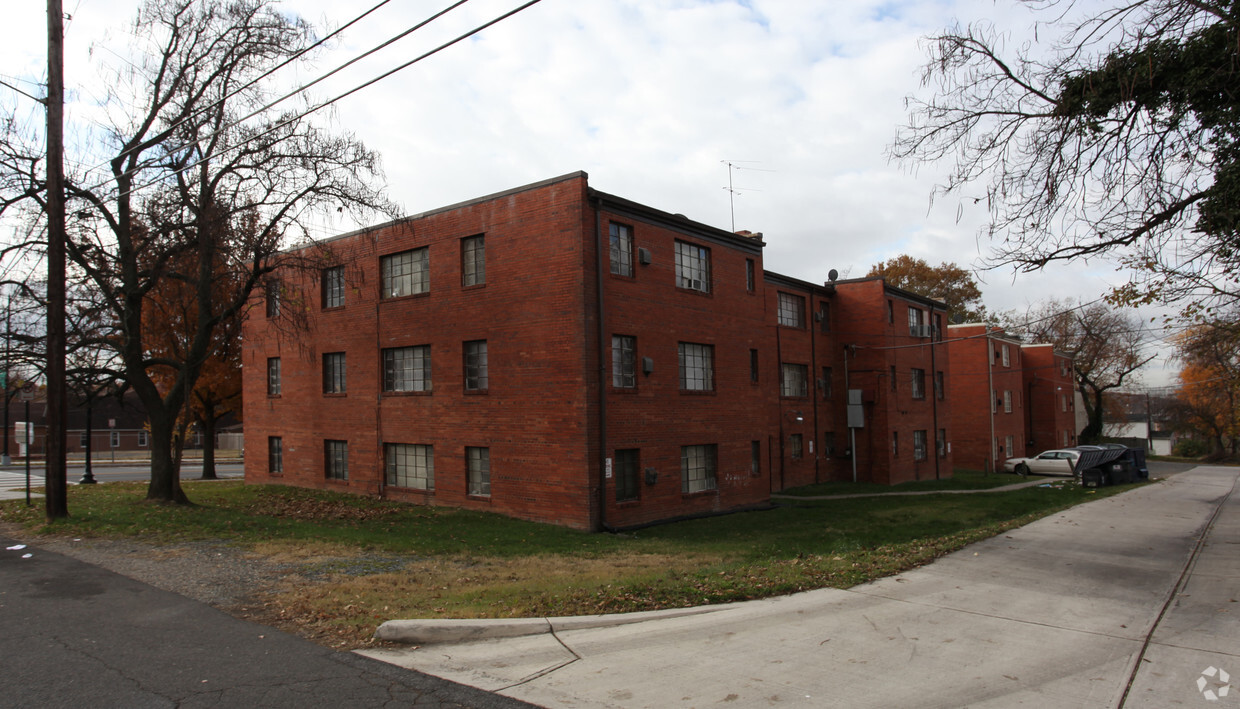 Building Photo - 5516 Nannie Helen Burroughs Ave NE