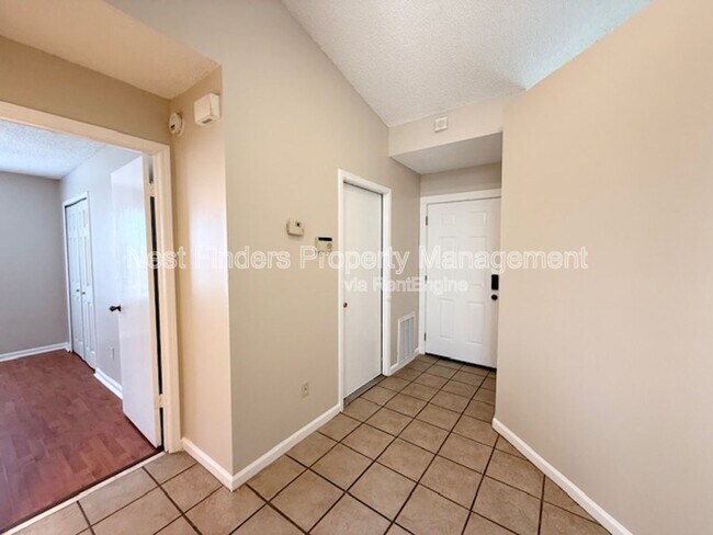 Foto del edificio - 11746 White Horse Rd
