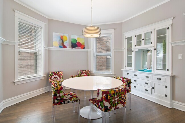 Building Photo - 1052 N Leavitt St