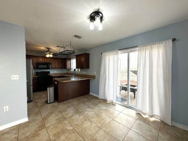 Building Photo - 417 Eisenhower Dr