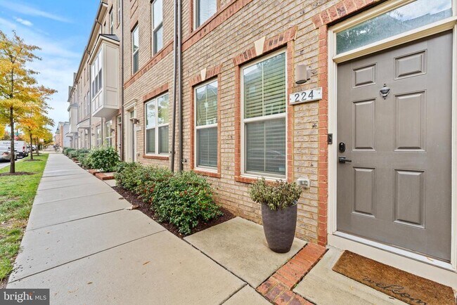 Building Photo - 224 S Newkirk St