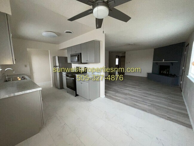 Building Photo - 2 Bedroom, 2 Bath, Washer/Dryer Included, ...