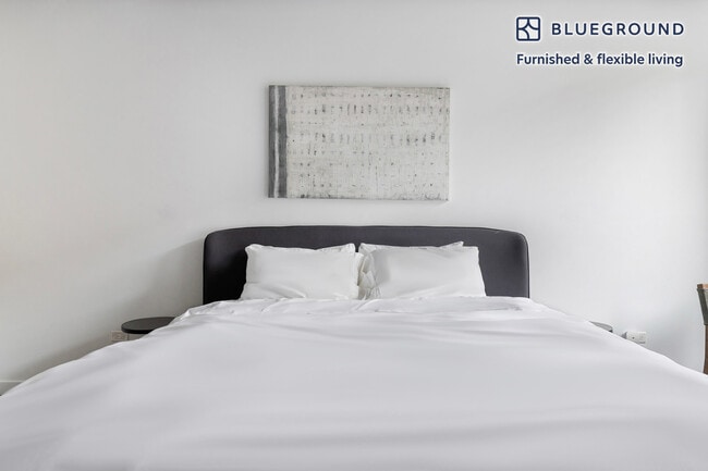 Foto del edificio - 61 W Erie St