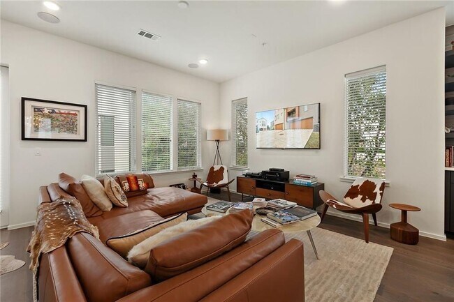 Building Photo - 3100 Menchaca Rd